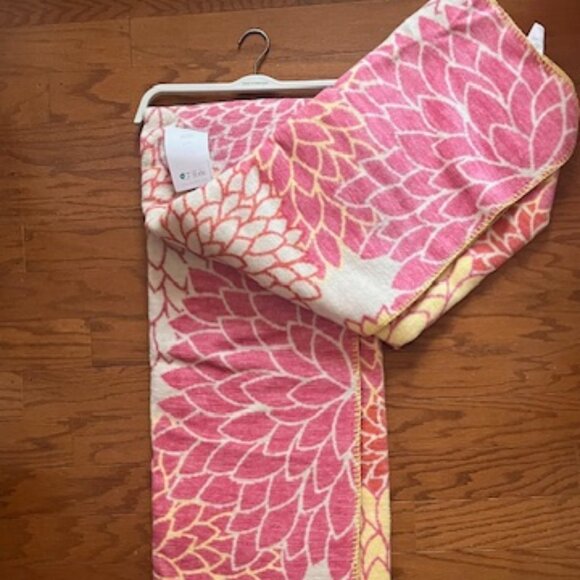 Docofil To Have & To Hold Throw Blanket - Picture 1 of 13